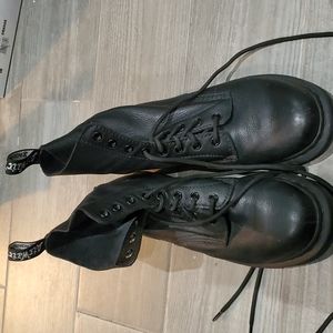 Dr Mar 1460 pascal mono boots